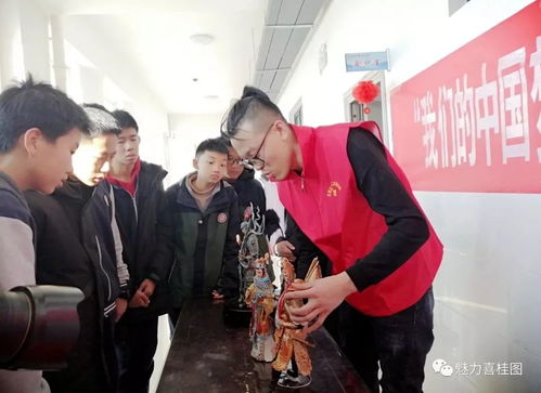 石拐區(qū)文聯(lián)組織文藝志愿者開展“我們的中國夢——文化進(jìn)萬家、進(jìn)校園”文化藝術(shù)交流活動